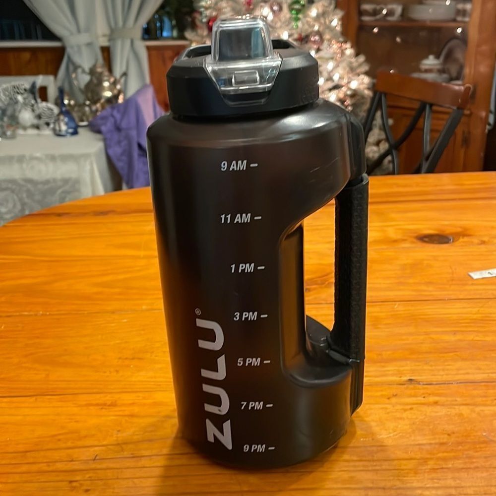 Zulu 64oz BPA free dishwasher safe black plastic travel water bottle w/straw